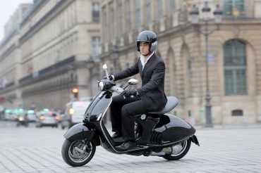VESPA 946